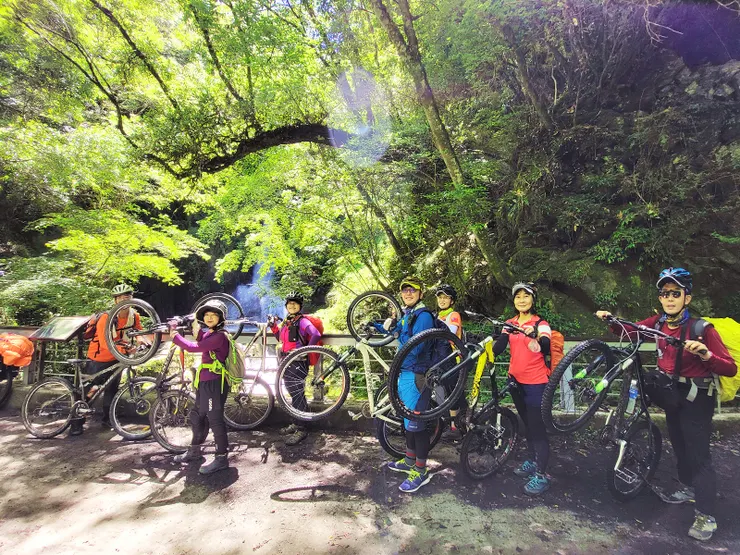 10:20來到東線瀑布，接著到19K終點都是下坡，意喖味著回程有五公里的上坡要努力，沒有運動習慣的朋友，在此應斟酌是否要撤退折返。