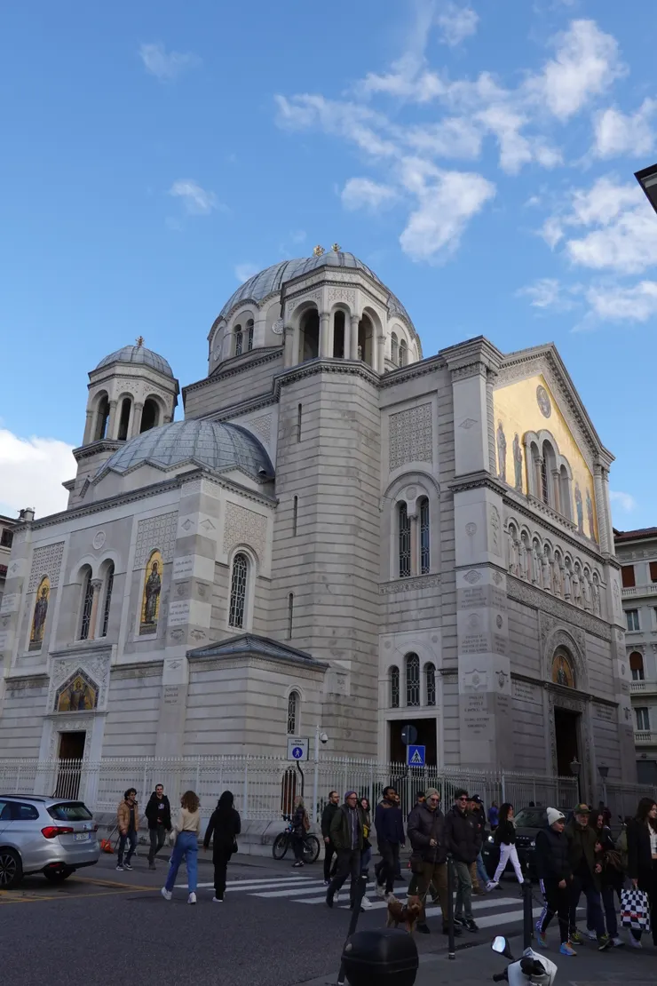 東正教風格的教堂:塞爾維亞正教會聖三一聖斯皮里第奧尼堂 (Chiesa serbo-ortodossa della Santissima Trinità e di San Spiridione)