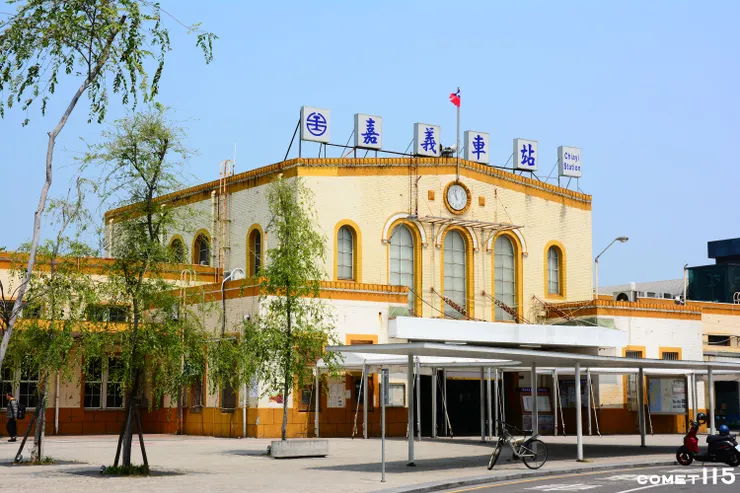 由宇敷赳夫設計的嘉義車站是1930年代典型的裝飾主義建築