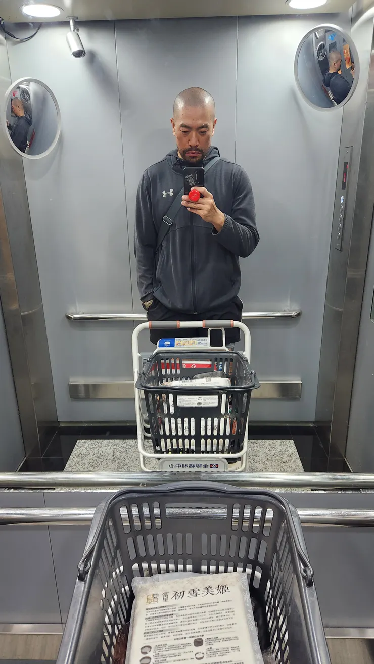 我很喜歡在週末健身房晨練後，在回家的路上就順道去超市買菜。 認真的思索了一下，我想我個人逛最多的商店其實不是自行車店而是超市或是菜市場。