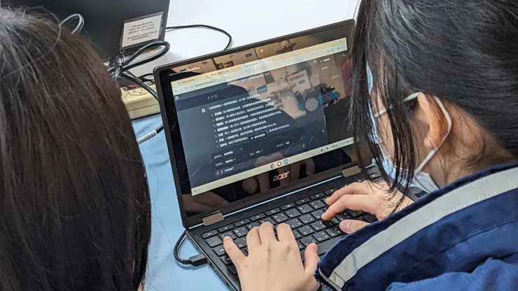 學生的學習與生活都會跟 AI 息息相關。在 AI 的世代，到底什麼才是老師需要教的呢？