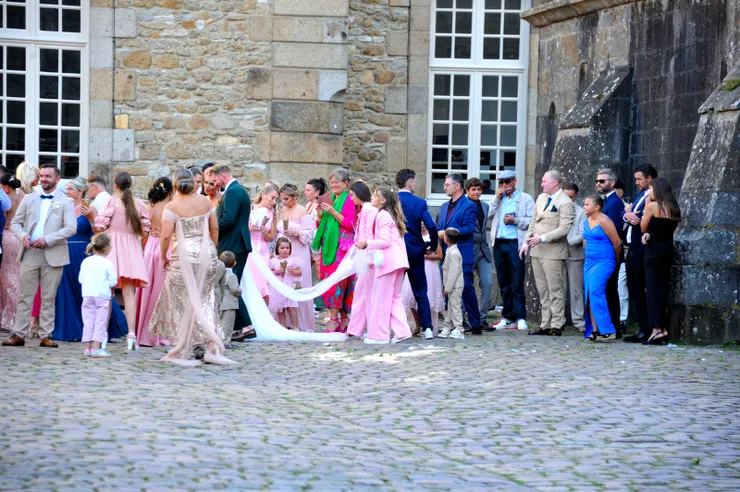 【漫步舊城區市政廣場巧逢婚禮】