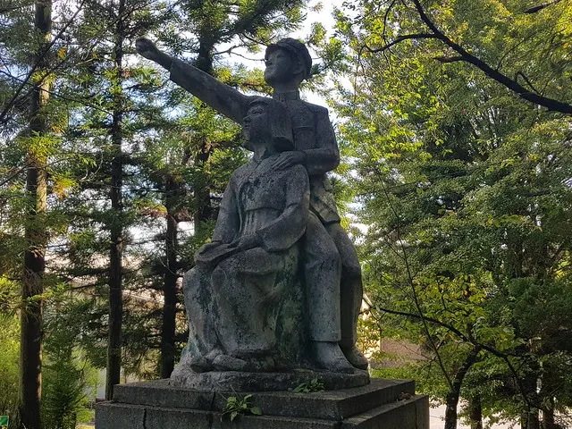 小諸「平和之光像」