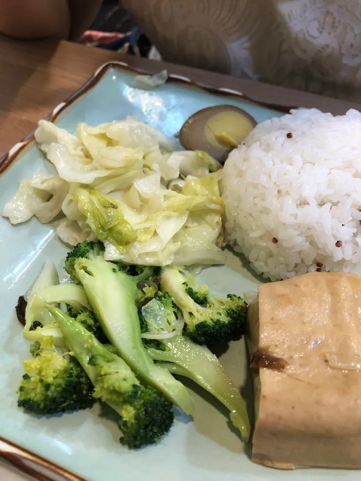 配菜吃起來很乾淨清爽。