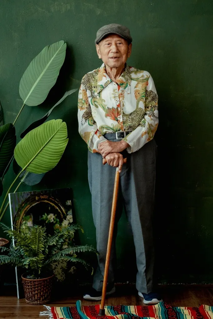 台南最酷的全家福攝影師｜連阿公阿嬤都拍得開懷大笑｜化妝寫真加