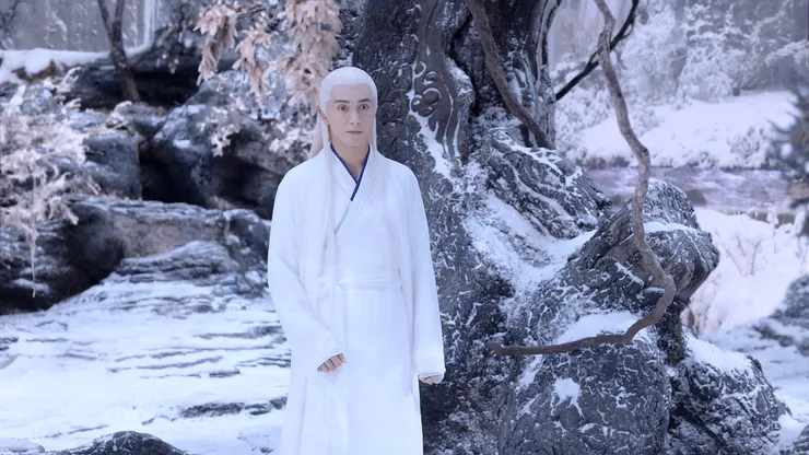 原本領子是深藍色