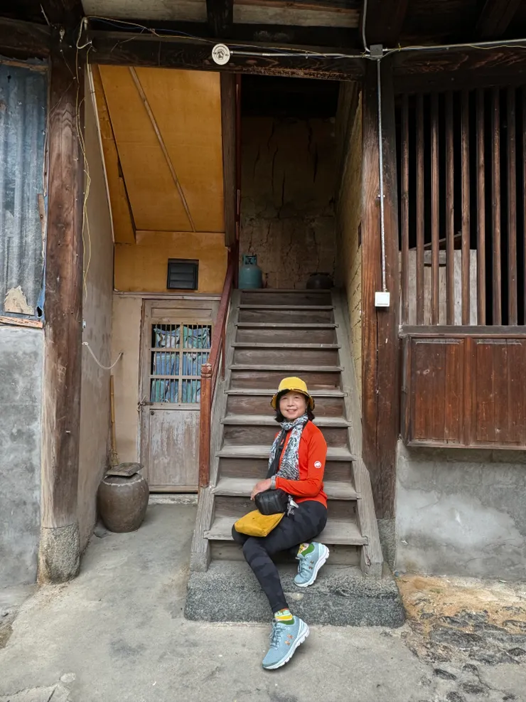 外層是土、內層是木