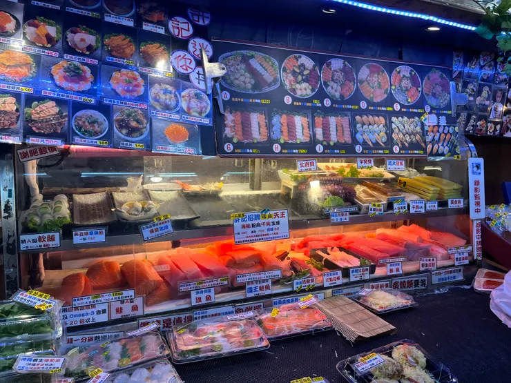 店面，可以看到肉肉