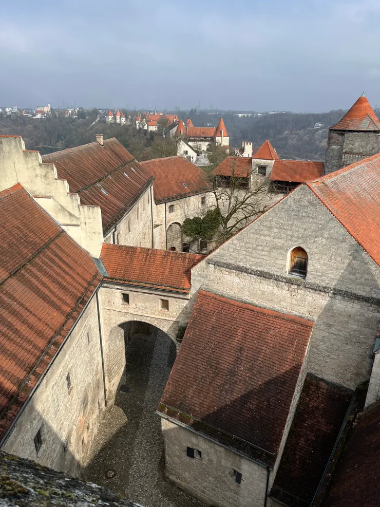 一路綿延的城堡群