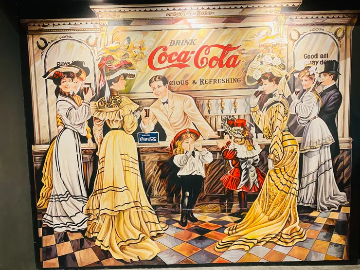 可口可樂的發明者是一位藥劑師,所以當時要買可樂,要到藥局才買的到