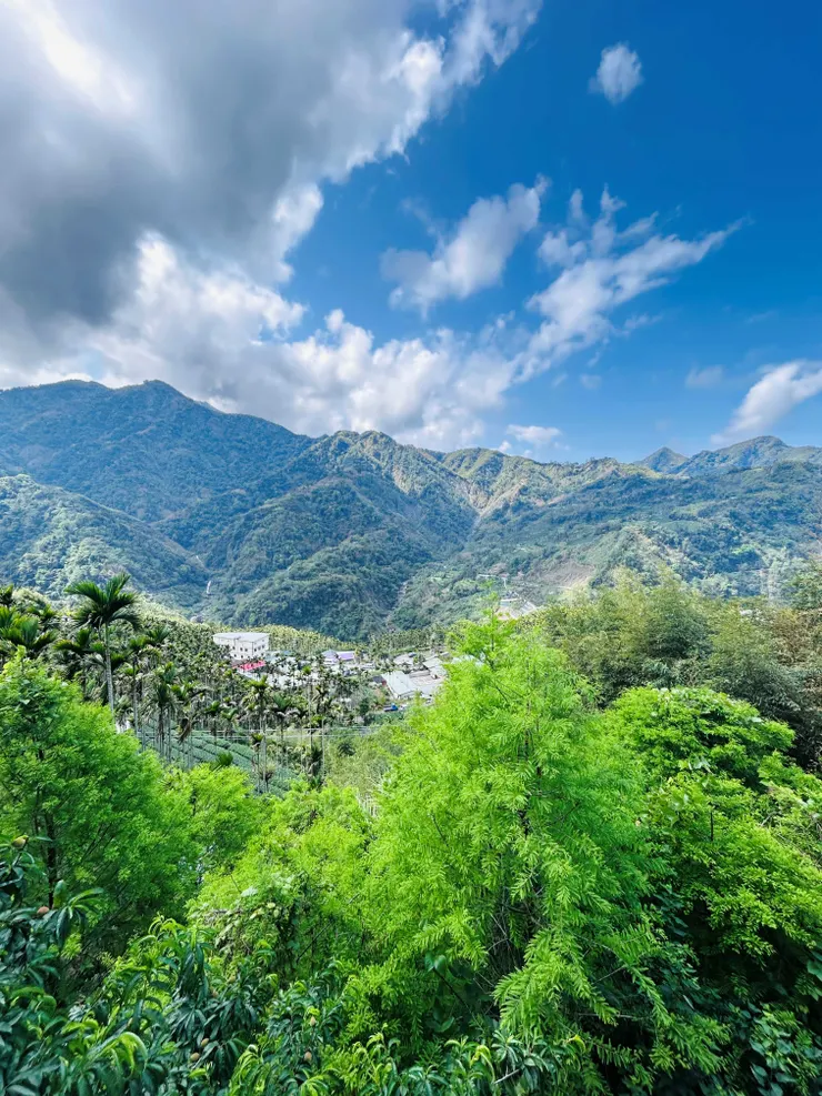 群山重疊好壯麗