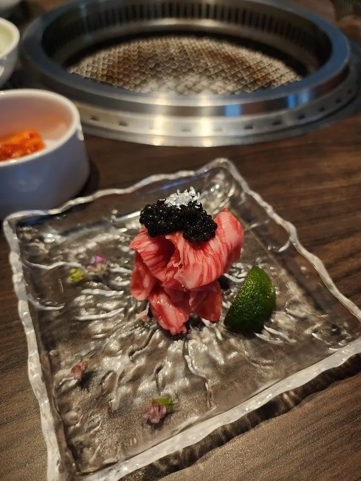 【第二道】生牛肉片左魚子醬