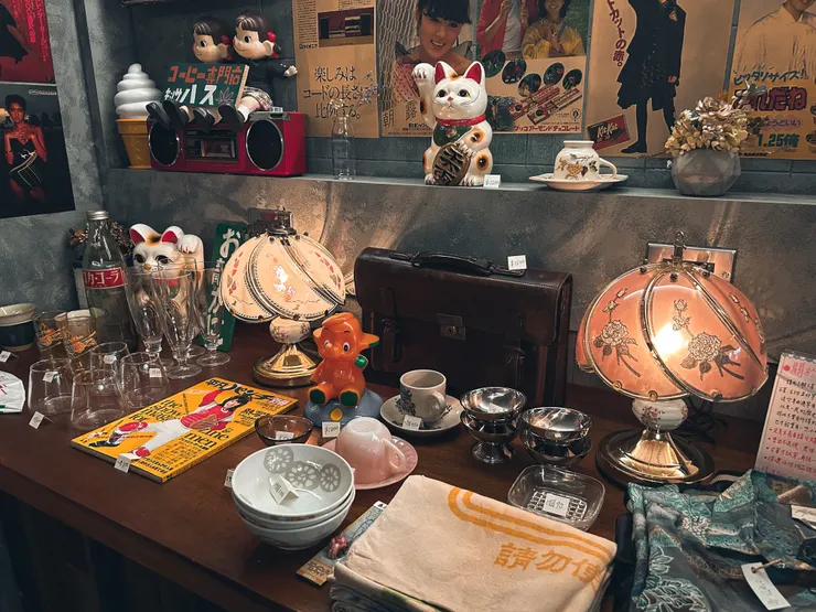 店裡的小角落，擺滿了芮闆的選物