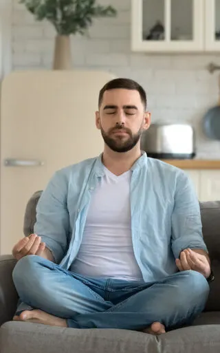 打坐姿勢-靜坐姿勢-禪坐姿勢-冥想-正念-打坐-靜坐