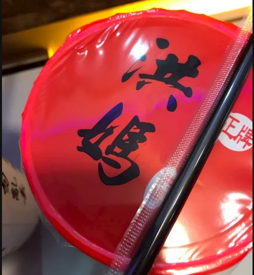 沿金色水岸漫步，再轉往淡水老街走一圈，買了洪媽酸酸湯，很好喝！