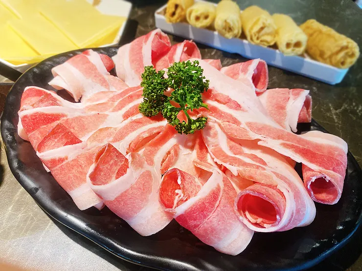 內湖火鍋推薦│柳記螺螄粉火鍋，訂位即送海鮮，當月壽星滿額霸氣贈送海鮮塔