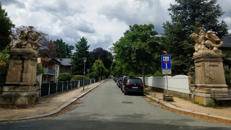 被形容為貴族街Straße der Aristokraten的豪宅區