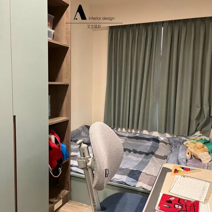 櫃子收納書包跟書本都很讚