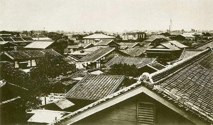 雙層樓的木造房舍已佔多數，可見當時繁榮景象。（圖片提供：嘉義市文化局，取自嘉義寫真第五輯）