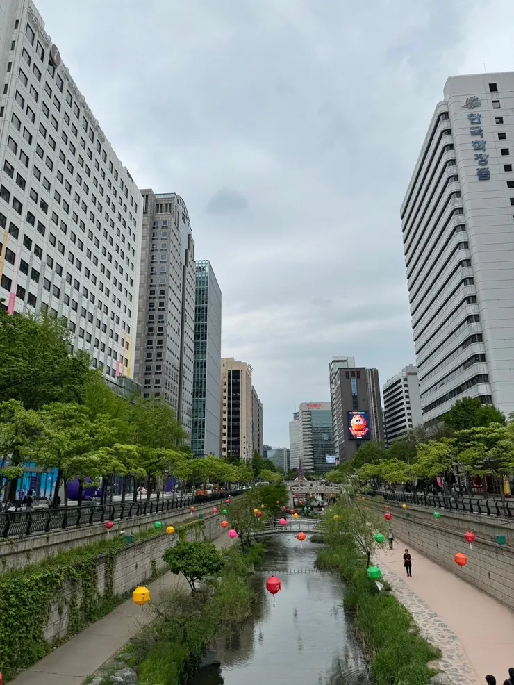 清溪川沿岸兩邊的房價，按照台灣的邏輯應該是非常貴吧