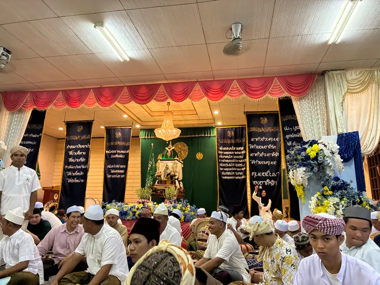 在亭中安置的轎,鼓手們正在調整鼓,準備接下來的活動。筆者攝於2025/08