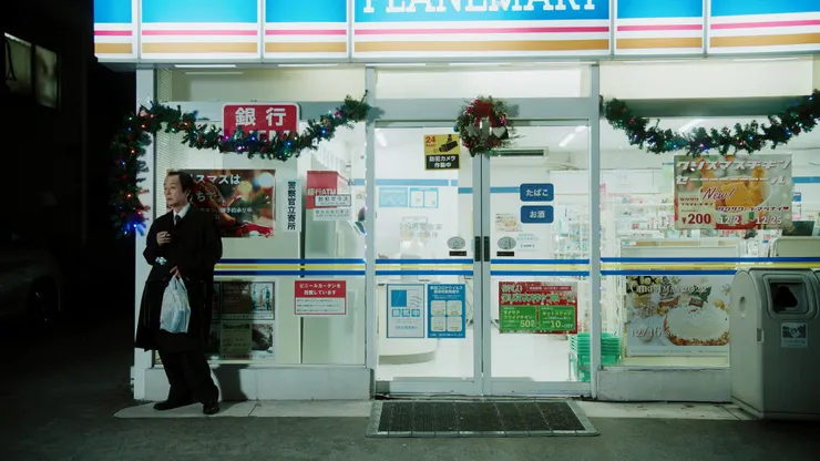 《沙中瑰寶》男主角（Lily Franky）在日本是個孤獨的窗邊族