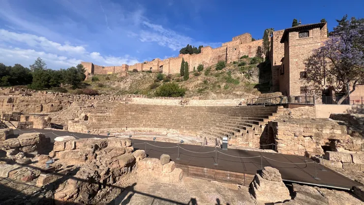 鋪地板處是舞台