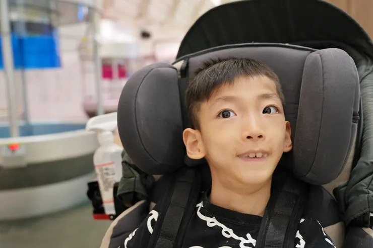 迷人的笑容永遠停留在12歲。 (2013)