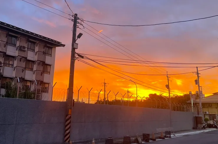 跟爸爸一同欣賞晚霞的日子不再