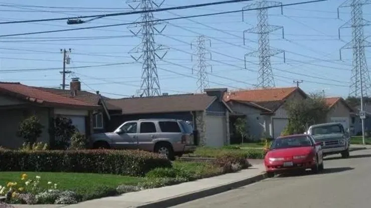 這麼多電塔看了也是蠻礙眼的