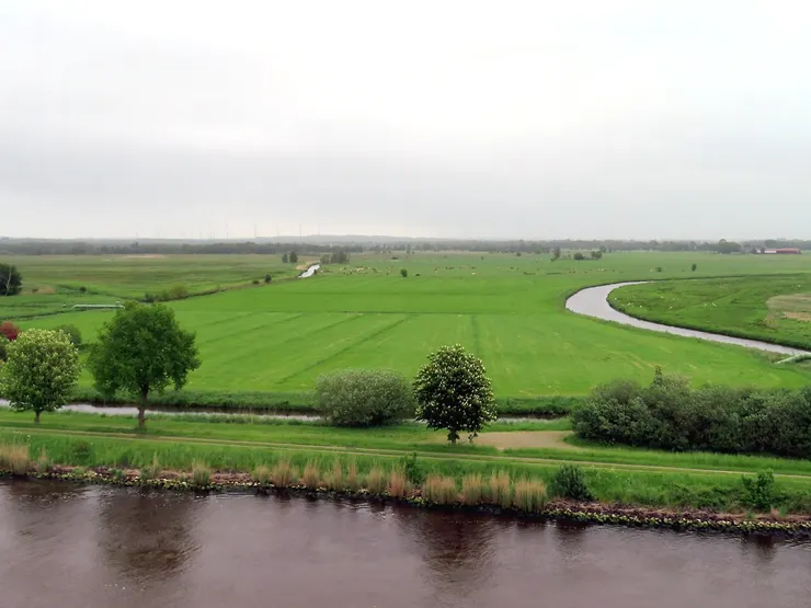 有廣袤而單調平原的迪特馬爾申(photo by David Stanley on flickr)