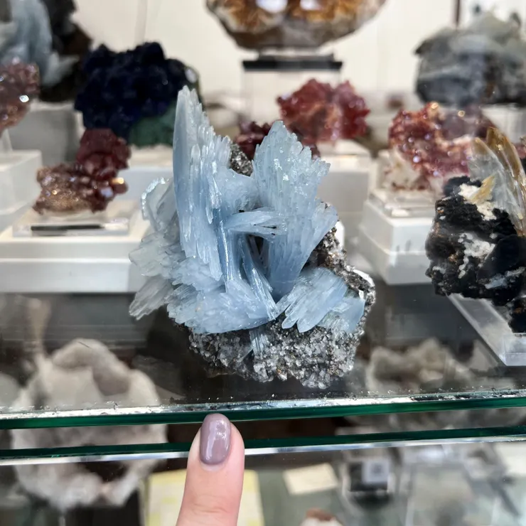 聖瑪麗礦物展上的美麗摩洛哥重晶石礦物標本,層次鮮明、天藍色十分討喜