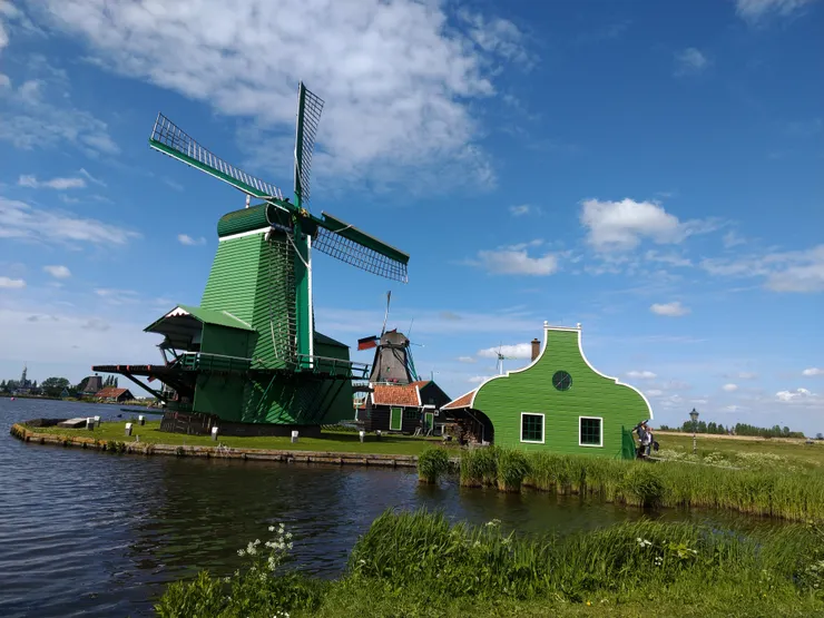 你問我愛你有多深？請來荷蘭贊斯堡風車水岸找答案