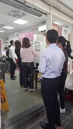 [台北美食]鄉民支持與社會名人加持的阿娥水餃，熱門人氣、札實