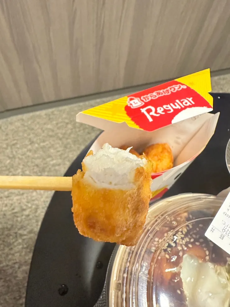 買些東西回飯店吃，我很愛吃LAWSON的炸雞君