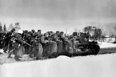 二戰時，坦克在戰場是步兵的定心丸