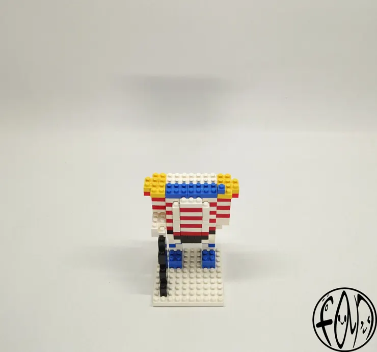 美國國旗配色的上衣，讓人一眼就想起美國