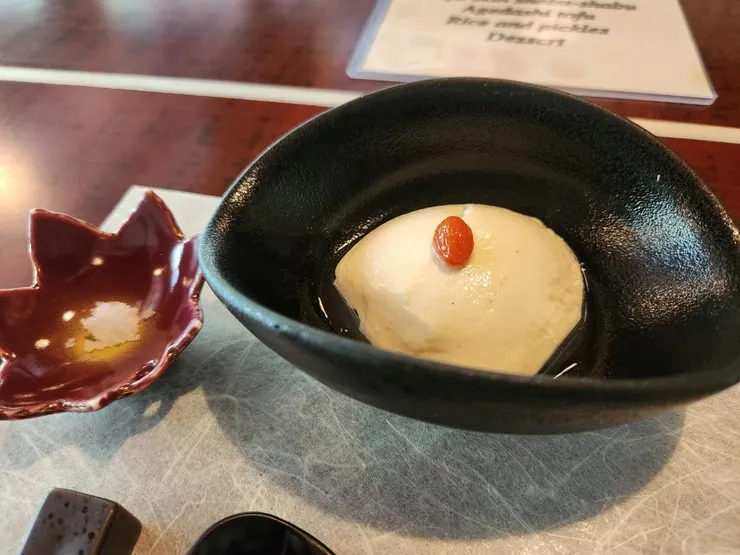 前菜-吃起來清淡、可以加一點旁邊的鹽巴