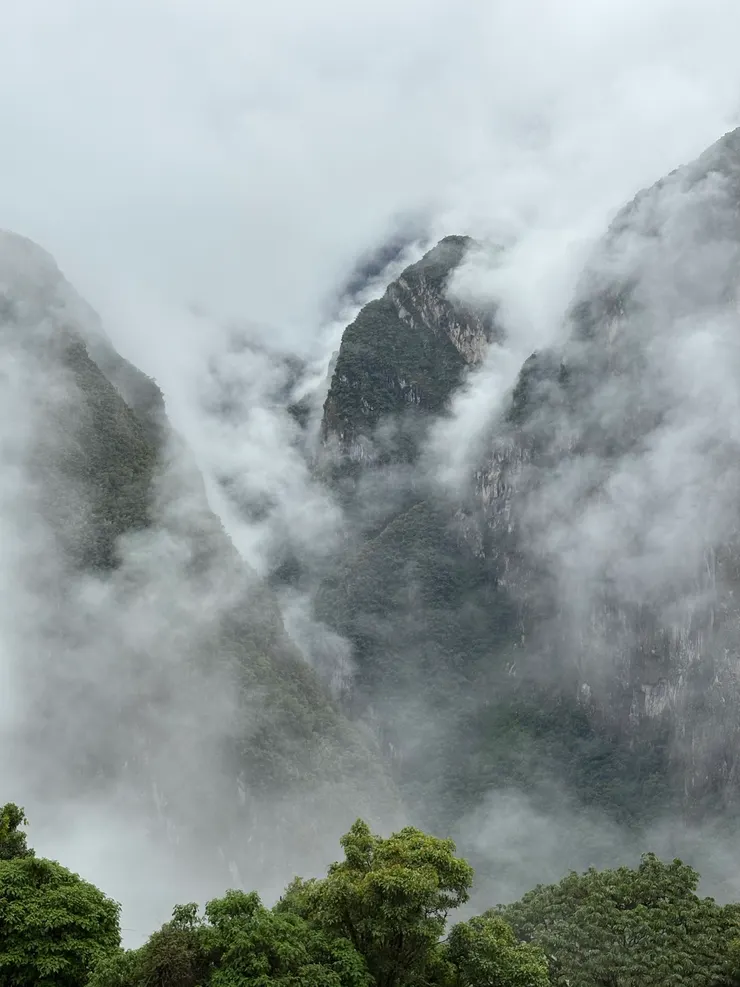 瞬息萬變的山景令人著迷不已
