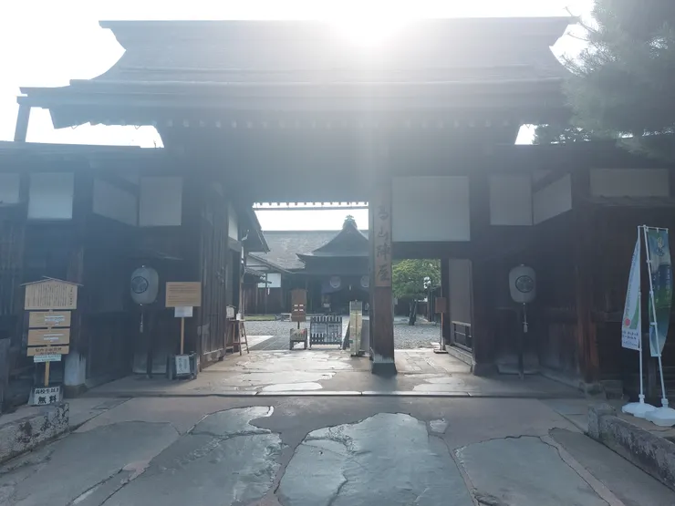 高山陣屋的入口，當天下午4:00了，太陽還是很大