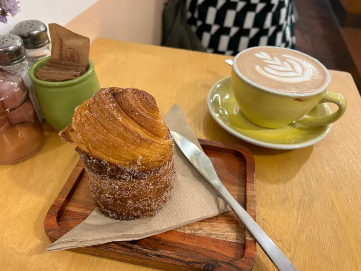 肉桂捲與拿鐵