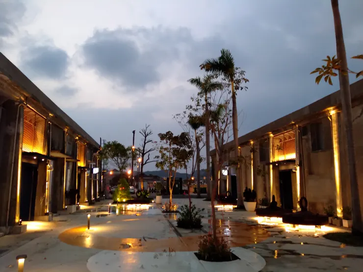 駁二特區夜景。高雄近幾年的建設和文創有目共睹，台灣的文化軟實力不容小覷。