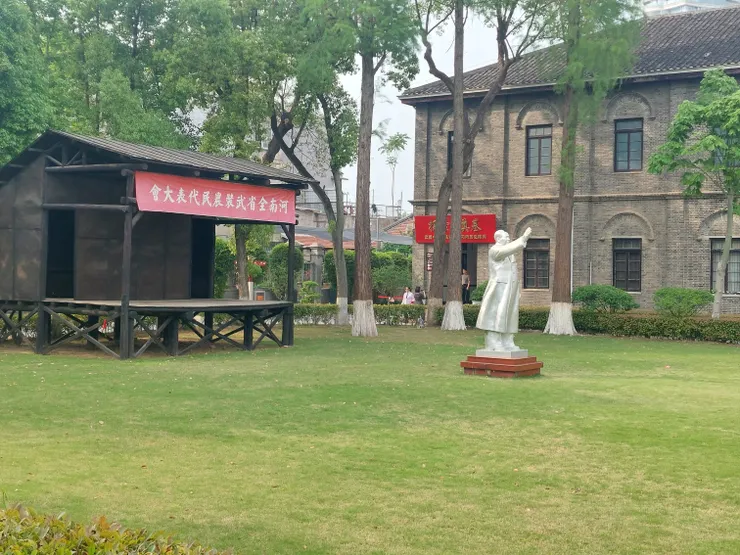 這是在武漢一處紅色景點「毛澤東同志主辦的中央農民運動講習所舊址」所拍攝的。
