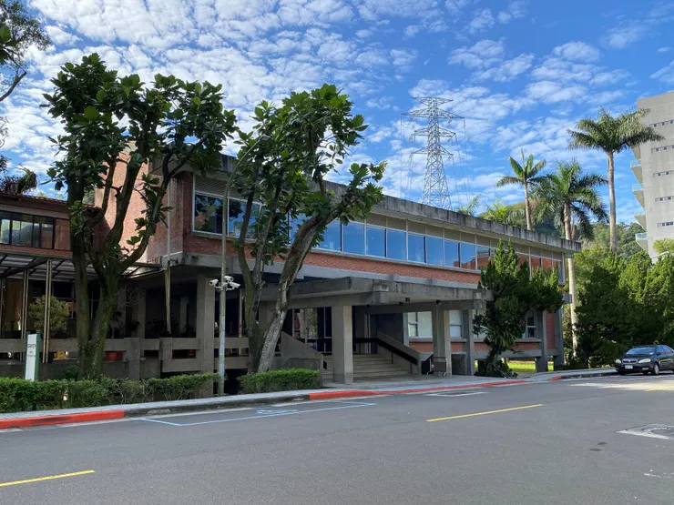 歐美研究所圖書館。1972，王秋華