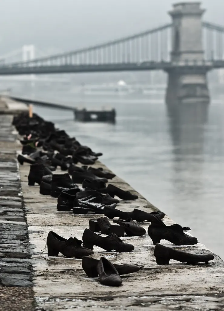 多瑙河岸的鞋子