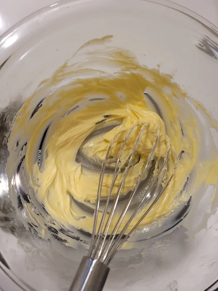 無鹽奶油軟化後打散樣子