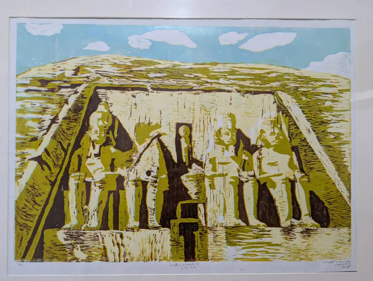 語言中心走廊上的掛畫，好像都是美術系學生的作品