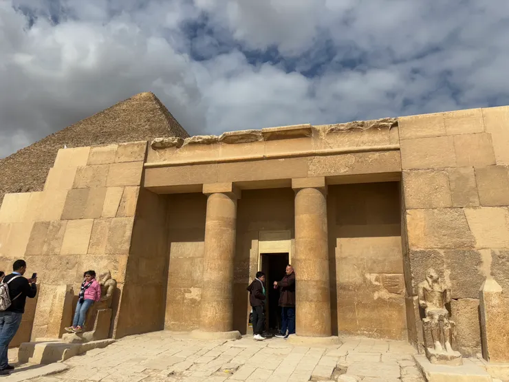 卡夫拉金字塔東部的祭葬廟
