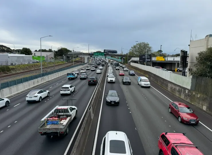 大城市，車太多了...