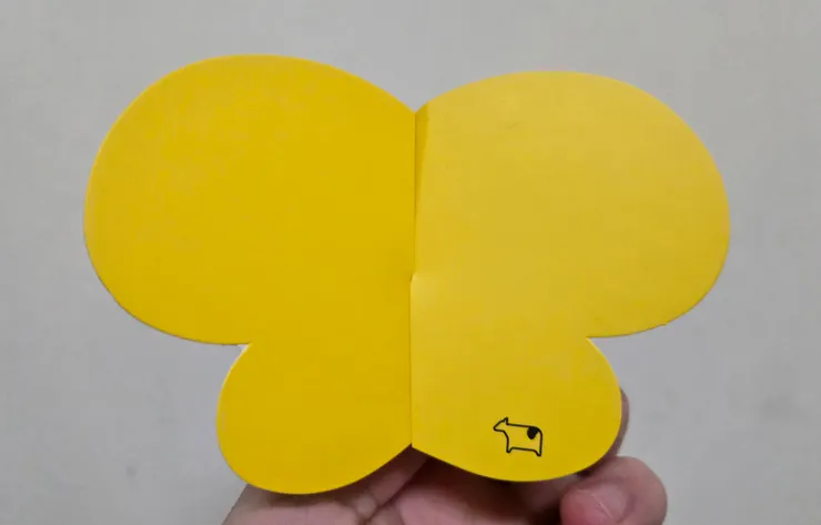 這樣看反倒不像蜜蜂，比較像蝴蝶🤔